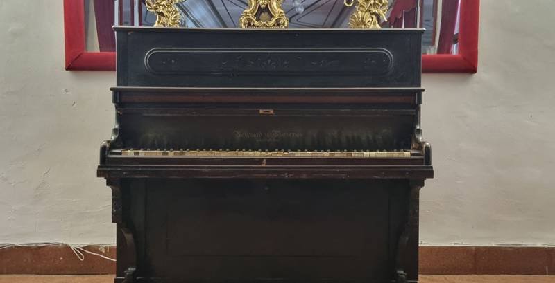 Alumnado de los Cursos de Verano de la UNIA promueve la restauración del ‘piano de García Lorca’ en Baeza