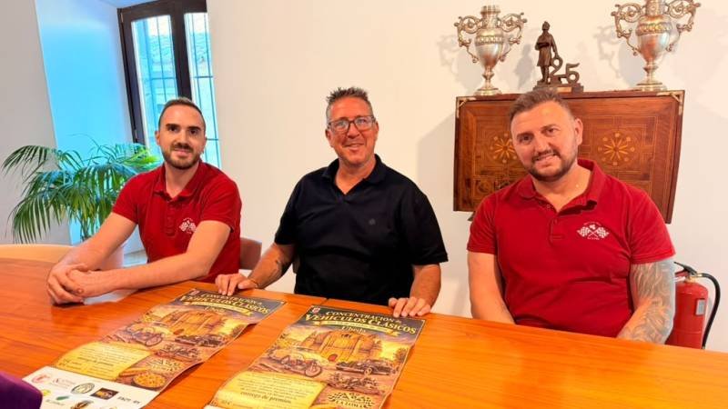 Úbeda reunirá este domingo a unos 120 vehículos clásicos en la Plaza Vazquez de Molina