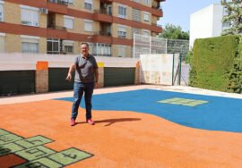 Jerónimo García, durante su visita a las instalaciones del CEIP Sebastián de Córdoba.