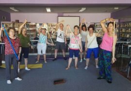 Usuarios del programa 'Mayores en acción' durante la celebración de uno de los talleres.