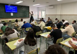 Aspirantes que opositan en Baeza para ingresar en la Guardia Civil.