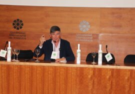 Conferencia de Manuel Pimentel en el VI Encuentro de Olivicultores, del Aula Oleícola Innova.