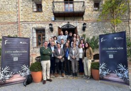 El presidente de la Diputación, junto a los miembros del panel de cata Jaén Selección 2025.