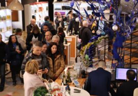 Público en las Jornadas de Puertas Abiertas en el Centro Olivar y Aceite' en Úbeda.