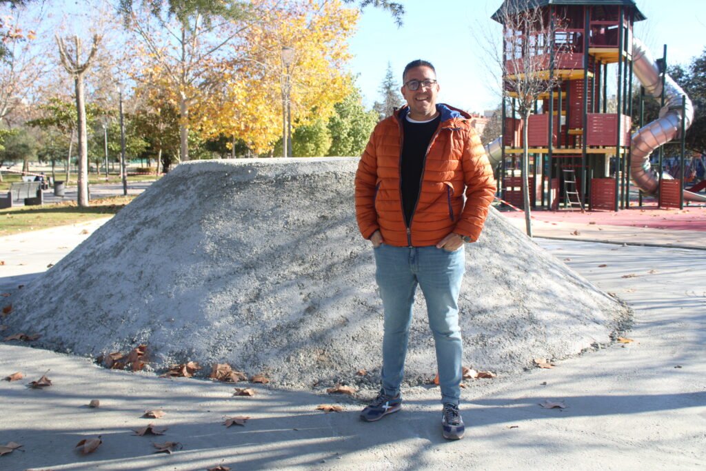 El concejal de Mantenimiento, Jerónimo García, durante su visita a las obras.