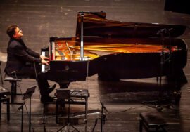 Roman Lopatynskyi, de Ucrania en la semifinal del 66ª Concurso Internacional de Piano Premio Jaén.