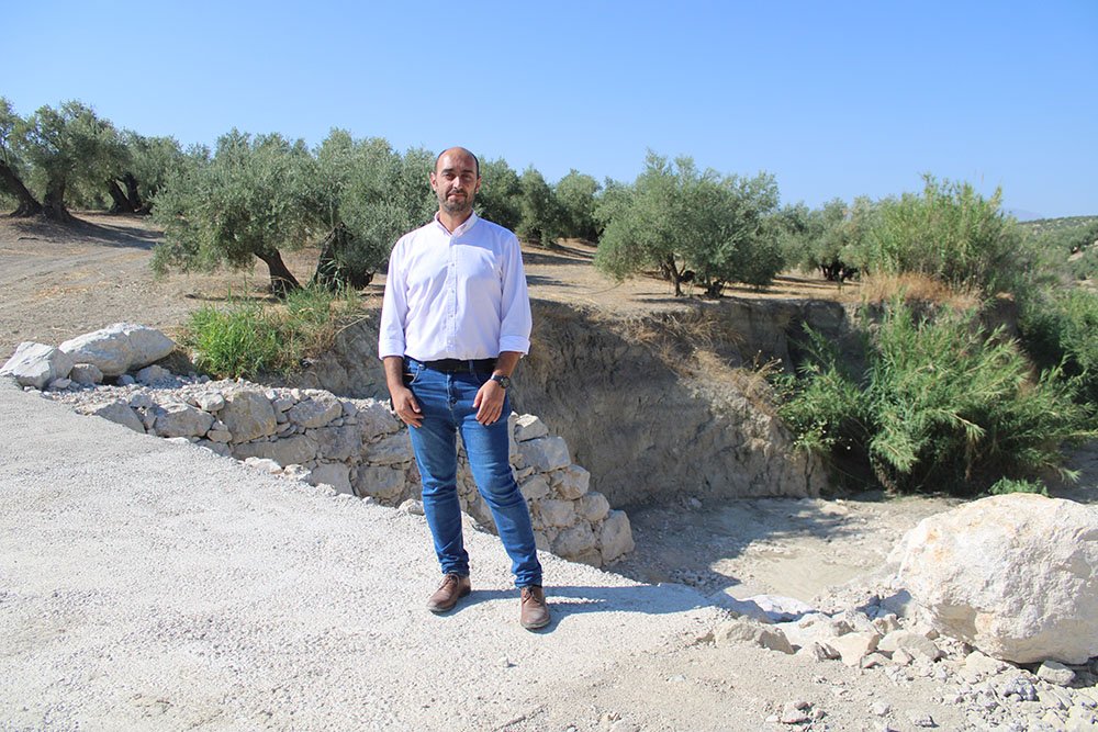 El concejal de Agricultura, Javier Gámez, durante su visita a las obras.