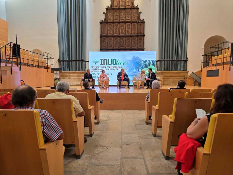 Inauguración de la Conferencia en el Hospital de Santiago de Úbeda.