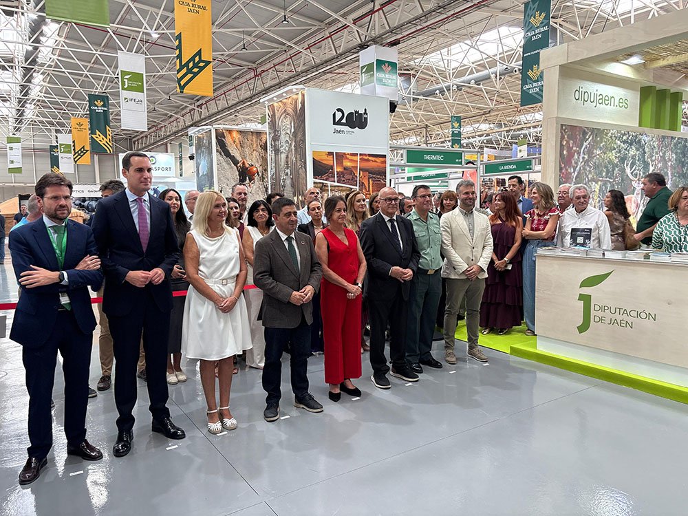 Autoridades presentes en la inauguración de Ibercaza