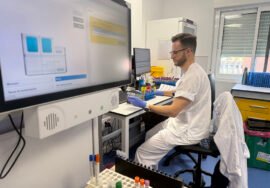 Laboratorio del Virgen del Rocío en el que se analizan las muestras para detectar virus del Nilo occidental. / Junta de Andalucía.