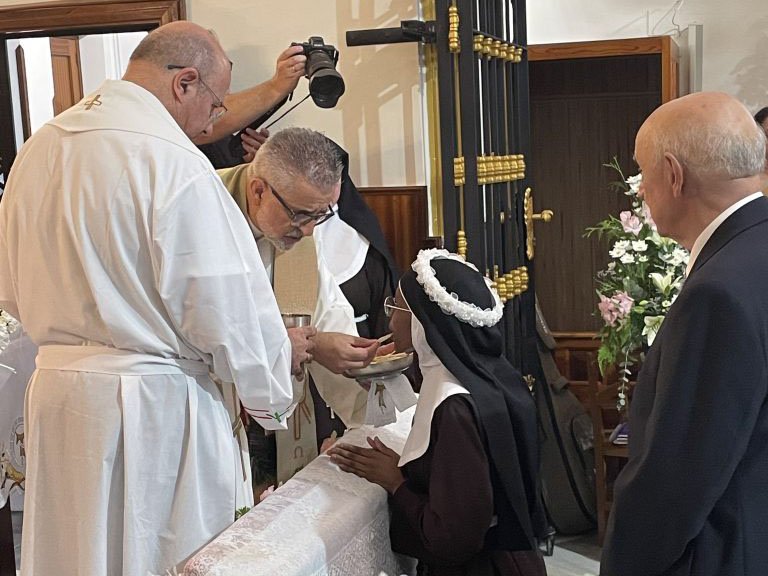 Sor Verónica de San Francisco Mwende Nyamai profesó sus votos temporales,