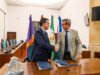 El consejero Jorge Paradela, junto al alcalde de Baeza, Pedro Javier Cabrera, en la firma del protocolo de colaboración.