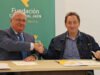 Momento del acuerdo suscrito entre La Fundación Caja Rural de Jaén y la Asociación Astronómica Quarks.