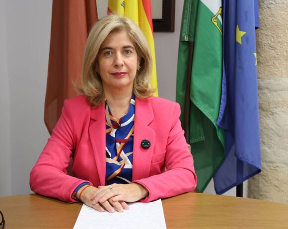 La alcaldesa de Úbeda, Antonia Olivares, durante su comparecencia.