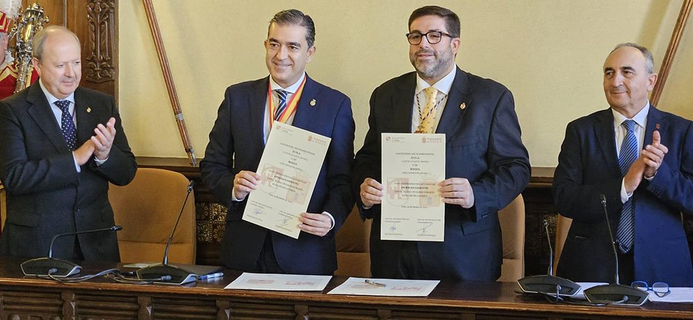 Acto de hermanamiento entre Baeza y Ávila celebrado en Ávila en octubre.