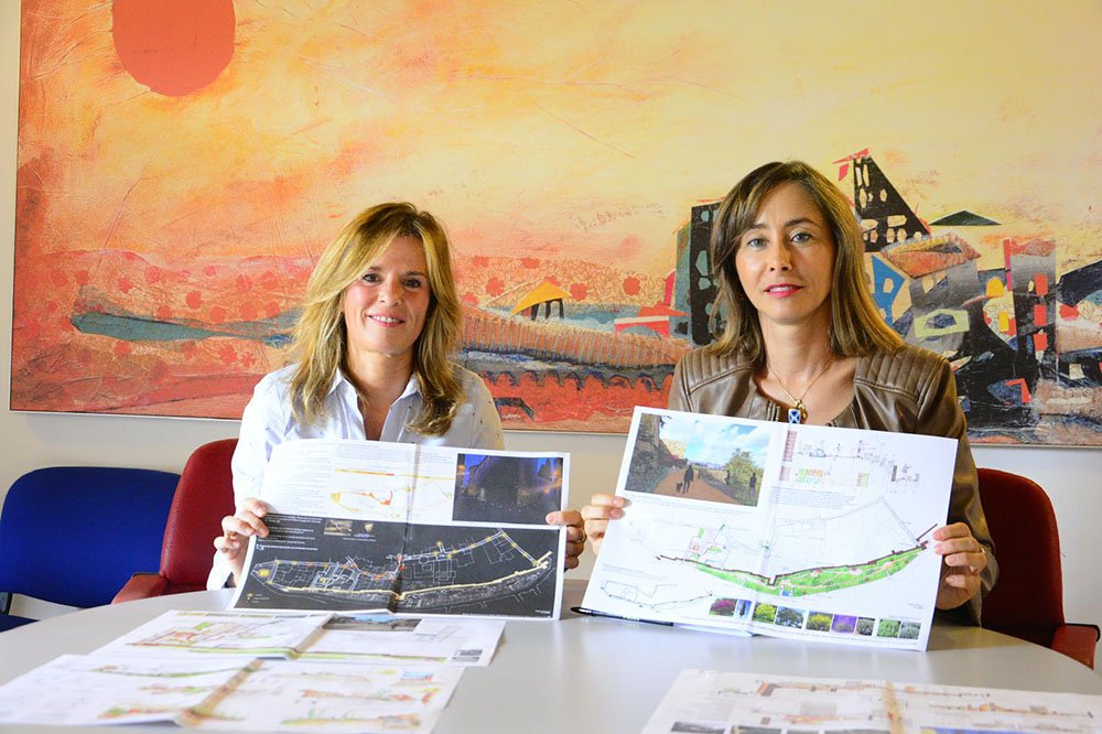Las concejalas de Urbanismo y Turismo, María del Carmen García y Elena Rodríguez.