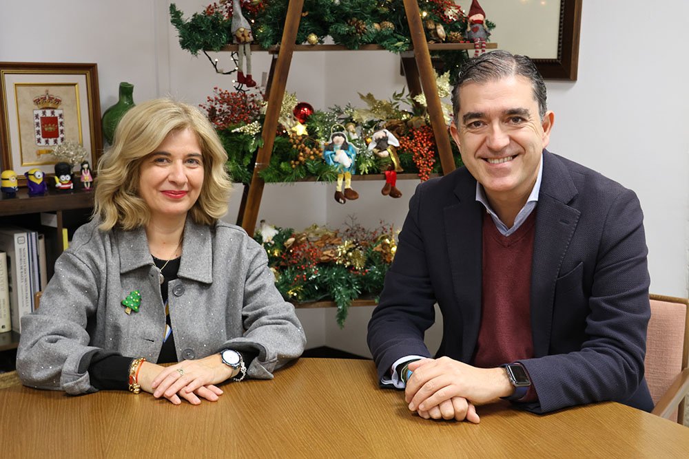 La alcaldesa de Úbeda, Antonia Olivares, con el alcalde de Baeza, Pedro Cabrera