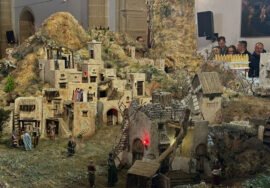 Belén de la Academia de Cabos y Guardias de Baeza, ubicado en la iglesia de San Juan Evangelista de Baeza.