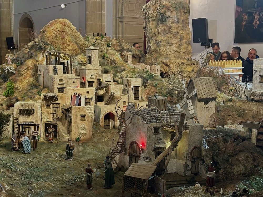 Belén de la Academia de Cabos y Guardias de Baeza, ubicado en la iglesia de San Juan Evangelista de Baeza.