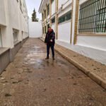 El concejal de Mantenimiento de Infraestructuras, Jerónimo García durante su vivita al centro.