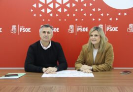 La secretaria general del PSOE de Baeza, Lola Marín junto al Diputado de Infraestructuras de la Diputación de Jaén, José Luis Agea.