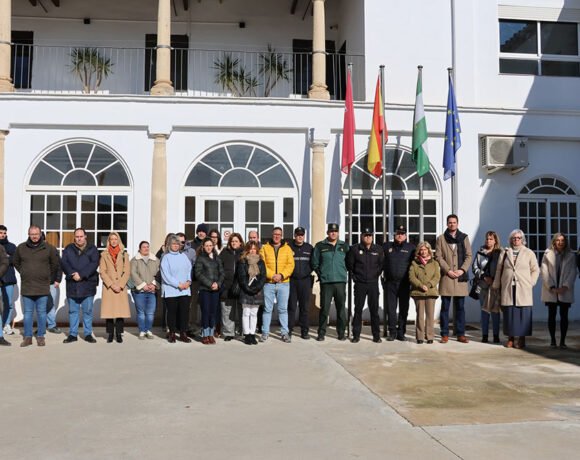 Minuto de silencio convocado a las puertas del Ayuntamiento.