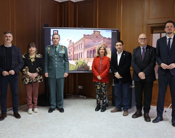 Foto de familia de autoridades que han estado presentes en la presentación de este proyecto