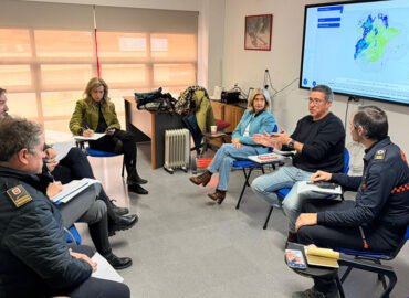 Reunión celebrada, en el Parque de Bomberos, con los grupos operativos del Plan de Emergencia.