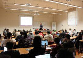 Una clase del diploma de experto en Fundamentos de Física Médica.