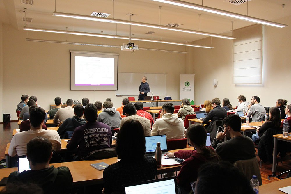 Una clase del diploma de experto en Fundamentos de Física Médica.