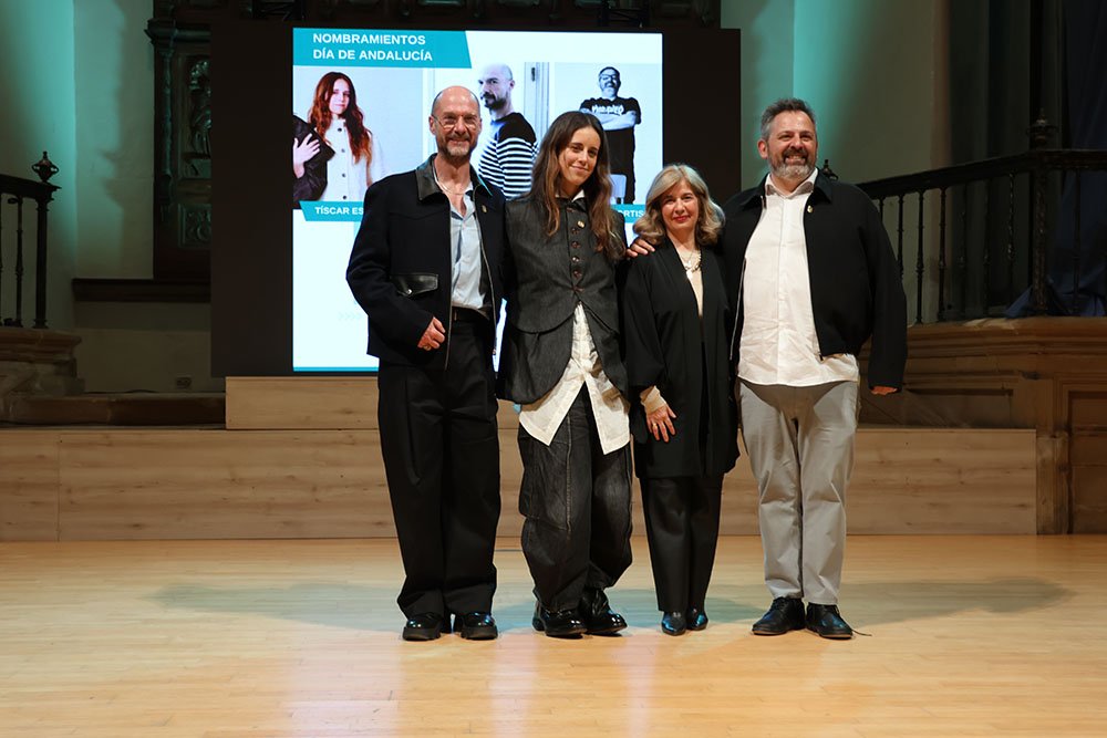 La alcaldesa de Úbeda, Antonia Olivares junto a los Hijos Predilectos.