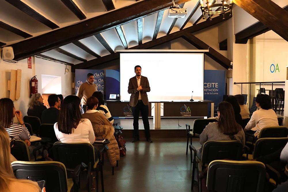 El Centro de Interpretación del Olivar y del Aceite de Oliva, en Úbeda, ha acogido este taller