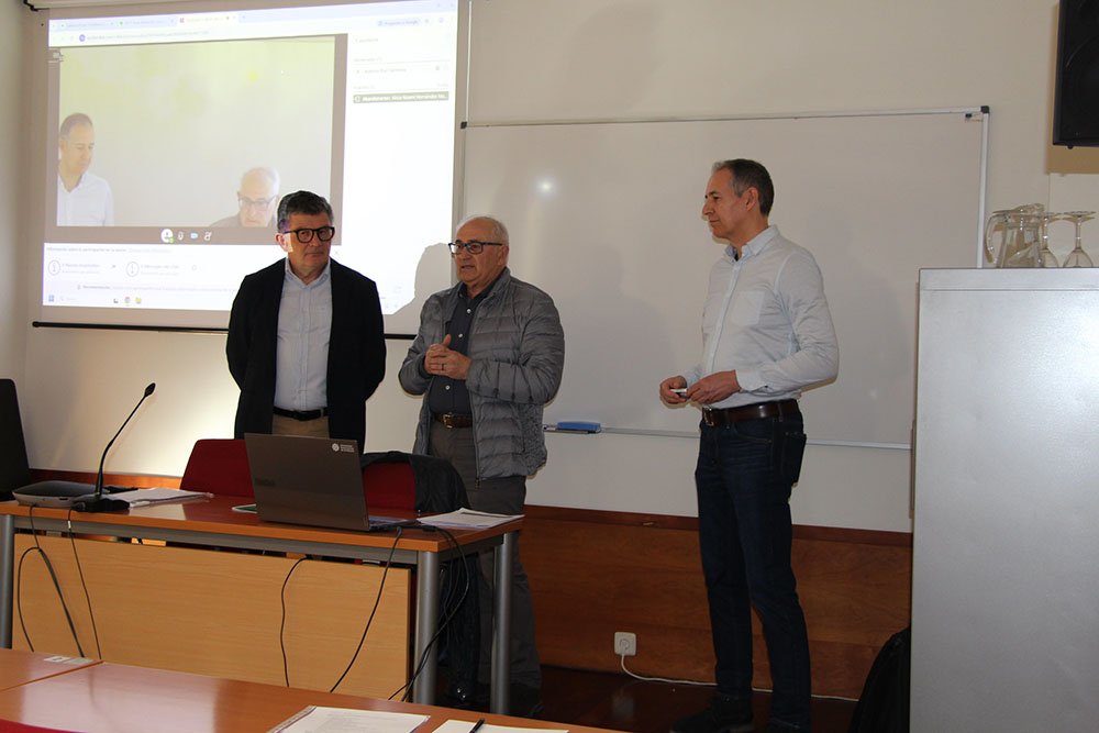 Manuel Parras interviniendo en la microcredencial de la UNIA