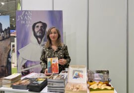La concejala de Turismo y Cultura, Elena Rodríguez, en el estand de Úbeda en la Feria de los Pueblos.