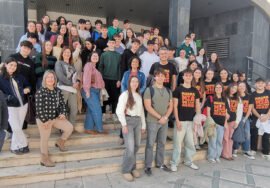 Fotografía de grupo de la XIV Olimpiada de Geología, celebrada en el Campus Las Lagunillas de la Universidad de Jaén.