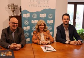Manuel Fernández, Antonia Olivares y Francisco Javier Lozano durante la reunión.