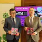 El rector de la UNIA, José Ignacio García (dcha), junto al director de la Sede Antonio Machado, José Manuel Castro, tras la presentación de los Cursos de Verano.