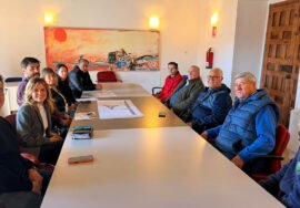 Reunión con residentes de la calle Villacarrillo.