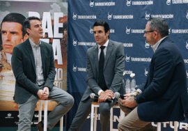Encuentro de Emilio de Justo con los aficionados en Baeza