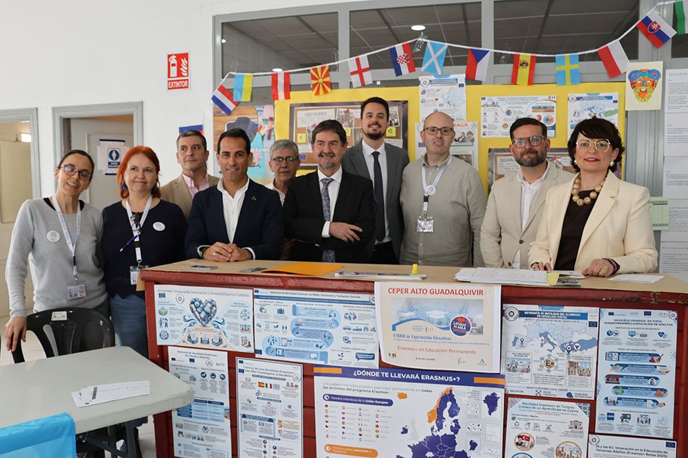 Autoridades visitan la II Feria de Experiencias Educativas.