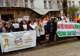 Archivo - Imagen de archivo de una concentración contra las agresiones al personal sanitario.