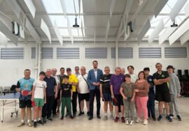 Presentación de un nuevo club de tenis de mesa.
