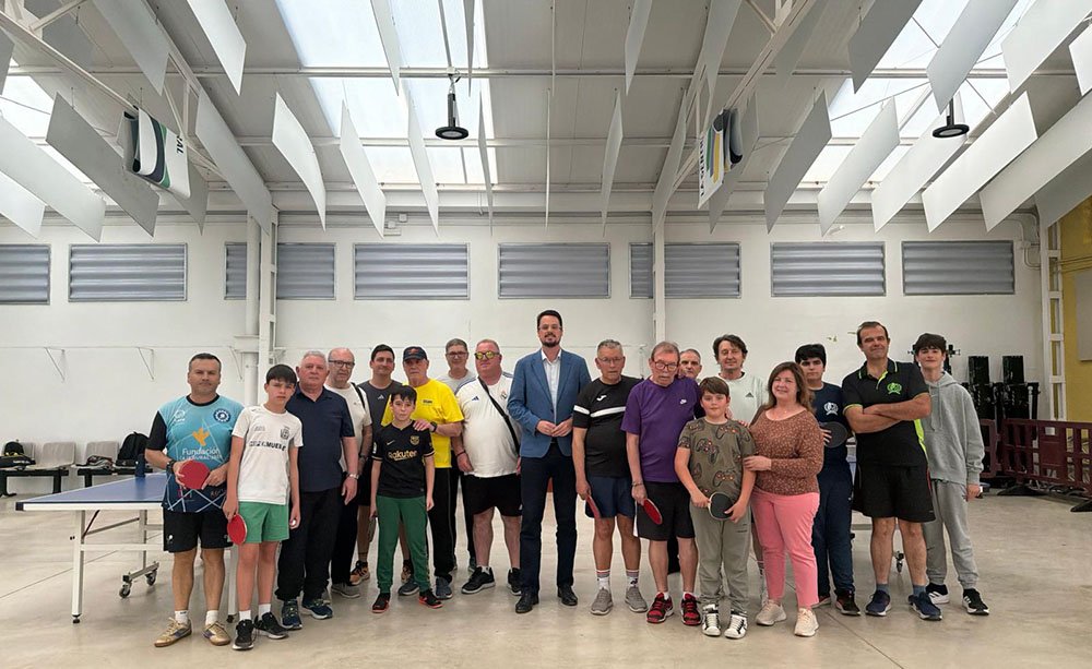 Presentación de un nuevo club de tenis de mesa.
