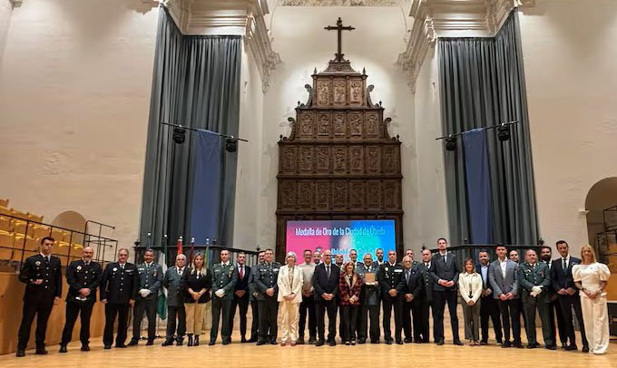 Úbeda entrega la Medalla de Oro de la ciudad al Equipo Roca de la Guardia Civil.