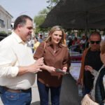 Visita del PSOE al mercadillo de Baeza.