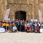 Foto de familia tras la celebración del Campeonato de Ajedrez de los CEUs26, junto al rector de la UNIA, José Ignacio García.