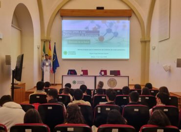 Conferencia sobre nuevas terapias para el tratamiento del síndrome de ovario poliquístico.