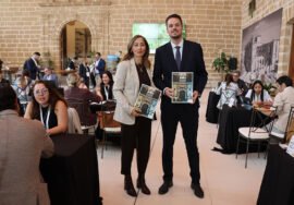 Elena Rodríguez y Francisco Javier Lozano en el encuentro profesional sobre oleoturismo.