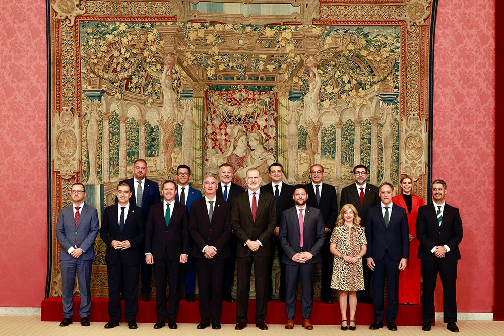 Foto de familia con los alcaldes de las Ciudades Patriomonio.