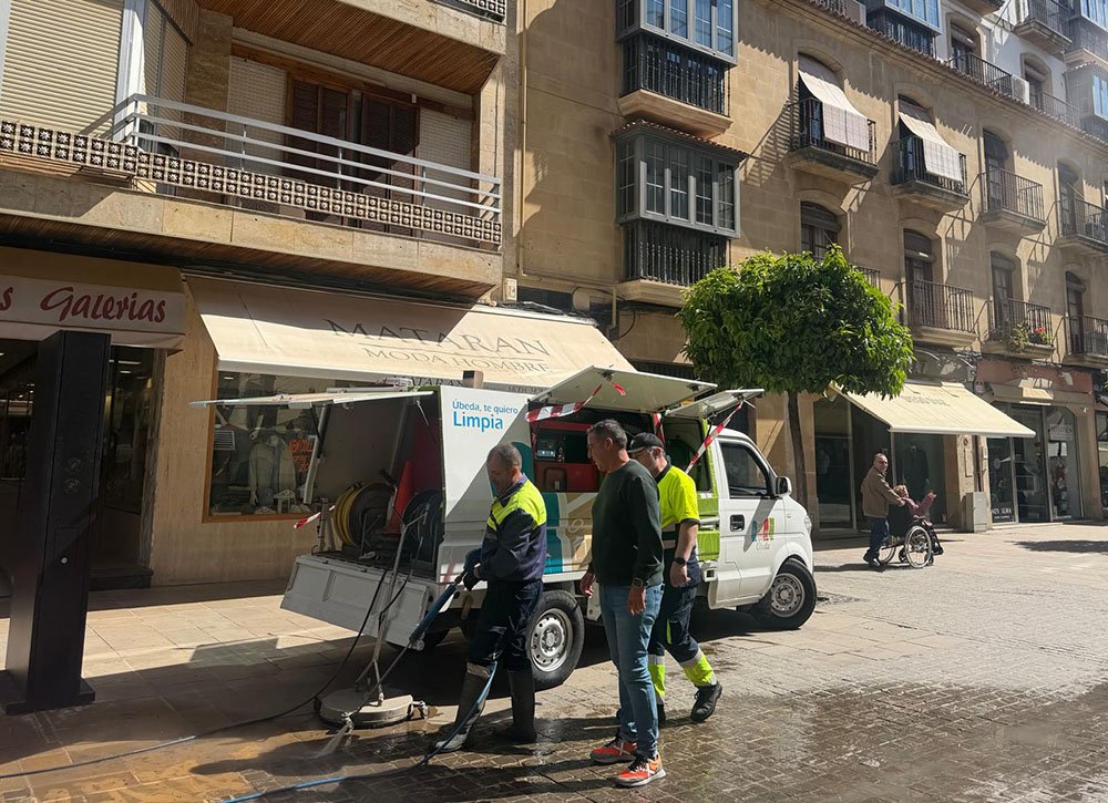 Los trabajos han comenzado en la calle Obispo Cobos.